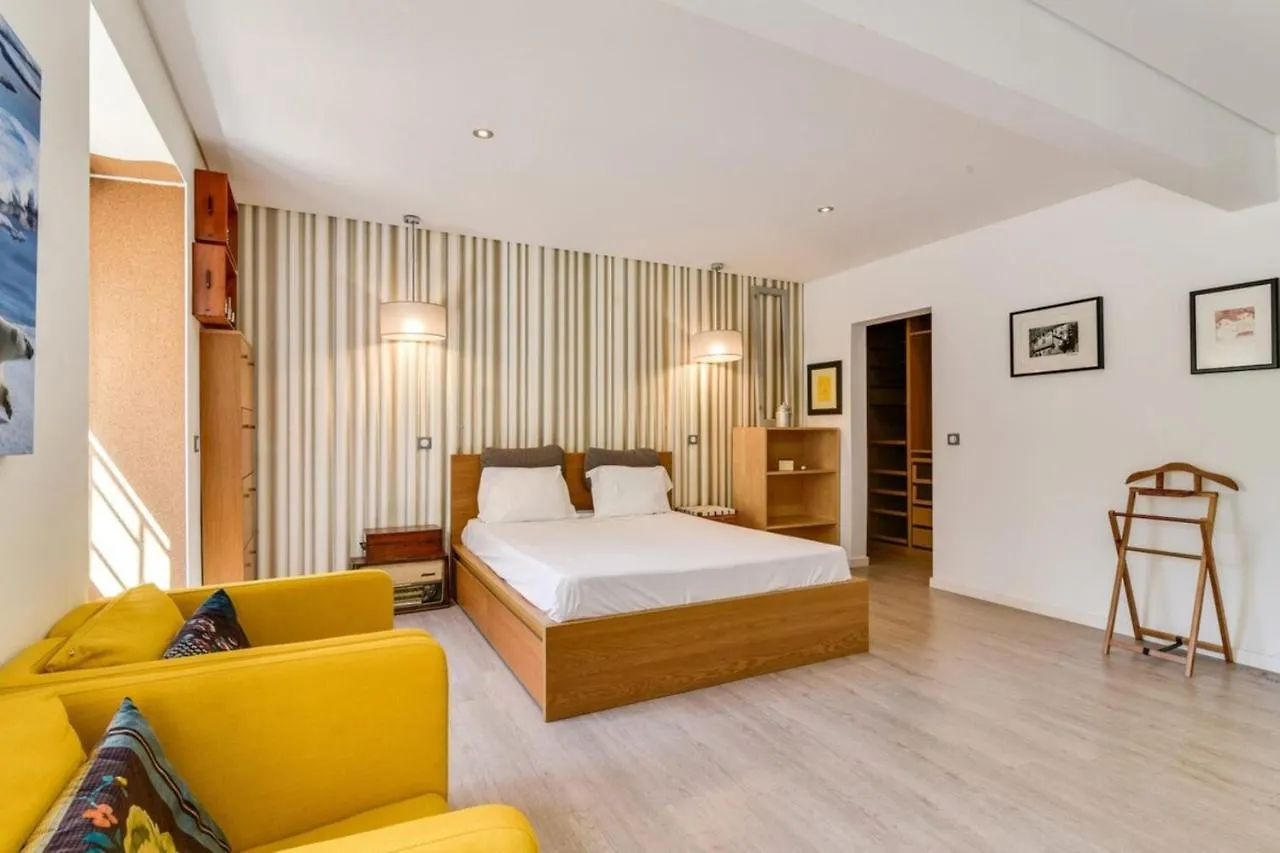 Charming 2 Bedroom Apartment At Restelo Лиссабон