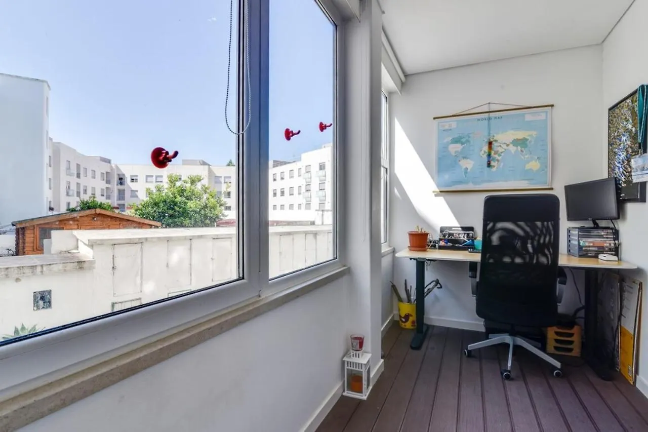 Charming 2 Bedroom Apartment At Restelo Лиссабон