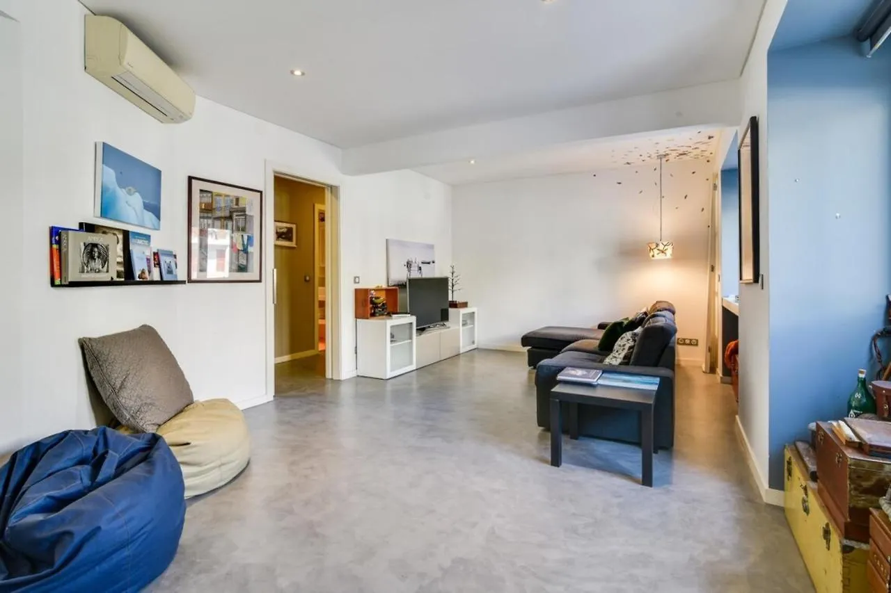 Charming 2 Bedroom Apartment At Restelo Lisbon Portugal